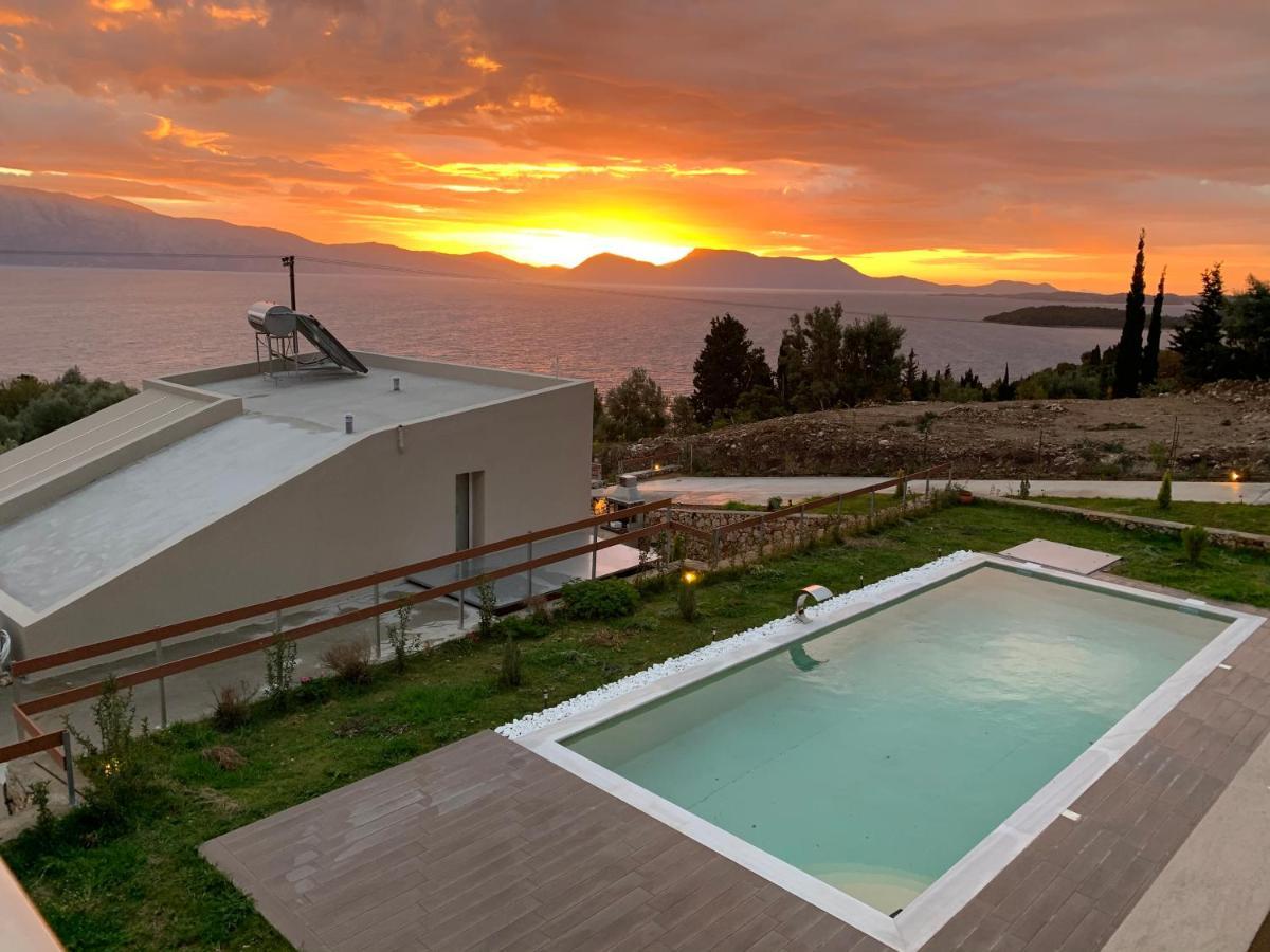 Anatoli Villa *